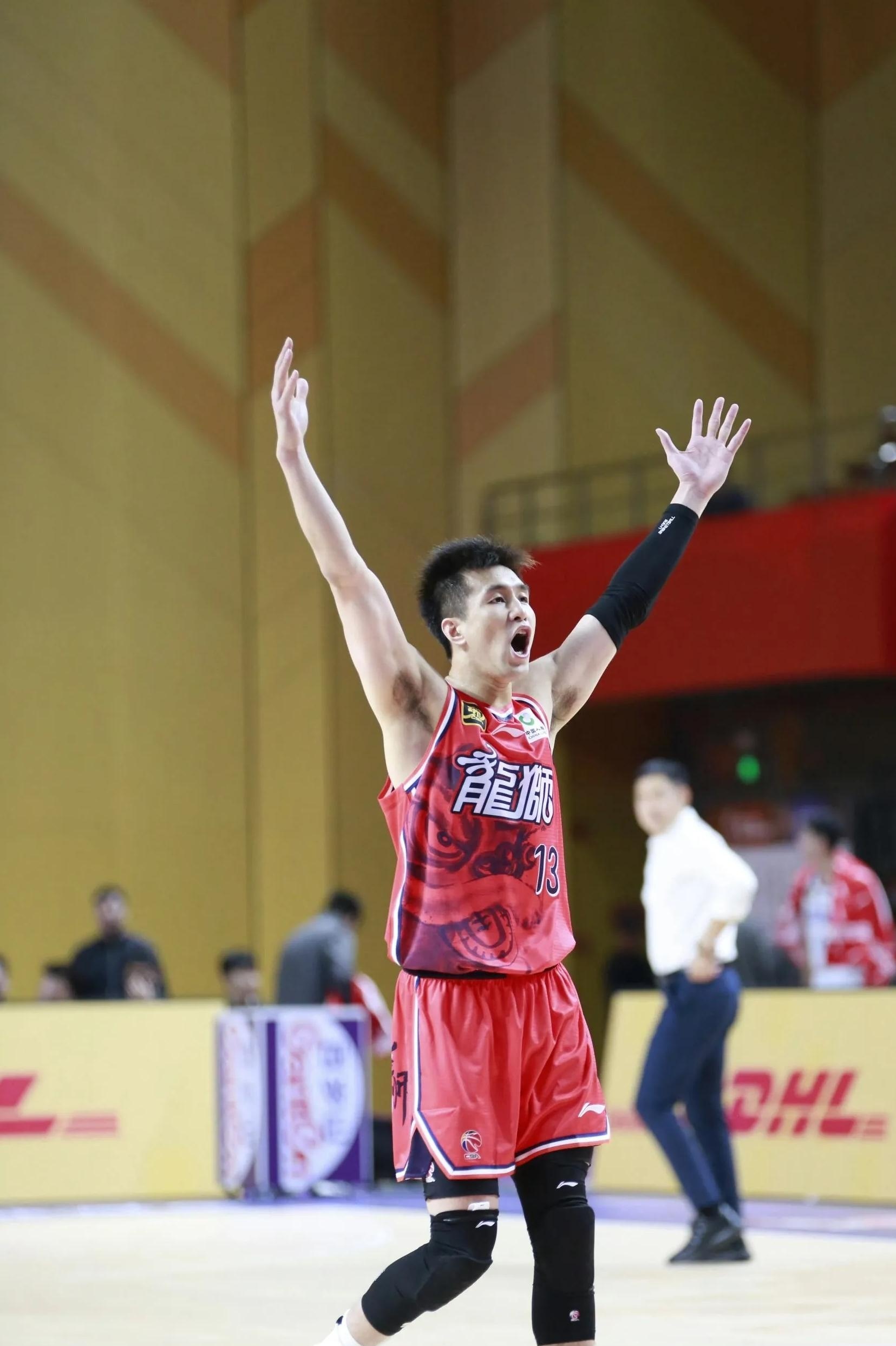 今晚费耶诺德备战CBA常规赛；队长鼓劲细节曝光；压力陡增；细节决定成败 -完美电竞