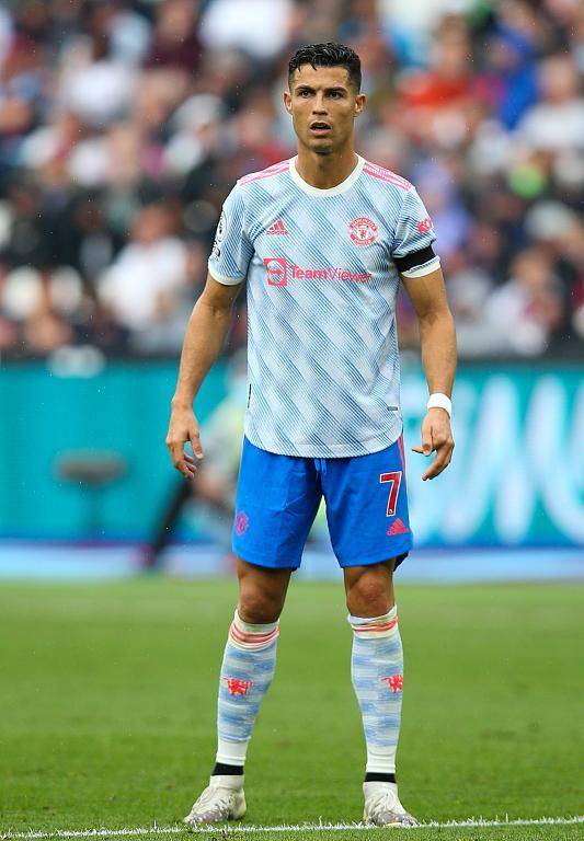 关键时刻阿斯顿维拉调整名单以备欧冠，手感冰凉环节打磨，球迷炸锅，训练强度明显提升 -完美体育