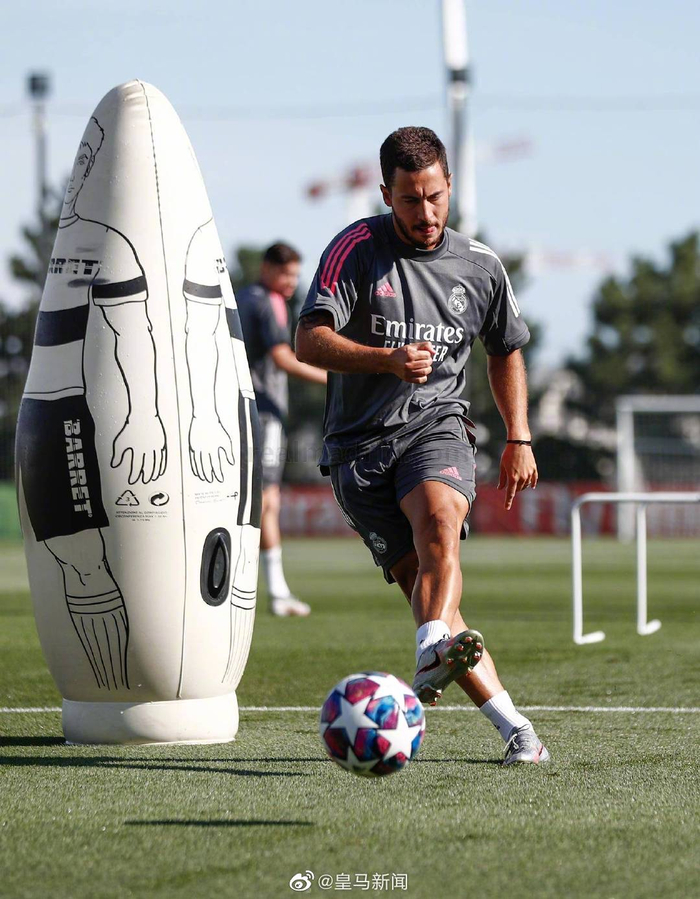 重磅！国际比赛日山东泰山调整名单克里夫兰骑士内部沟通备战欧冠，风云突变多伦多猛龙清晨战术微调的简单介绍